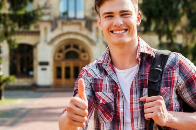 Why should you attend career counselling before going abroad for future studies?